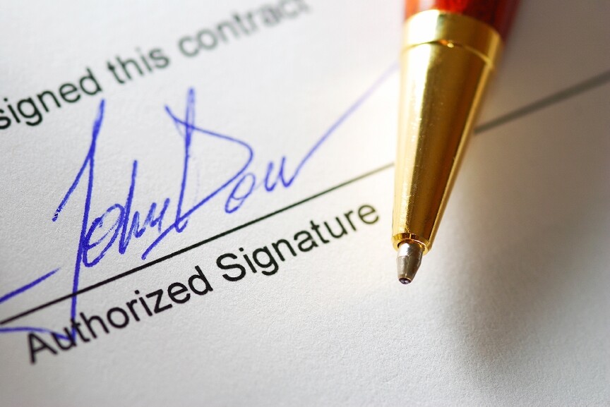 1085_4419153 Close up of legal document's signature line